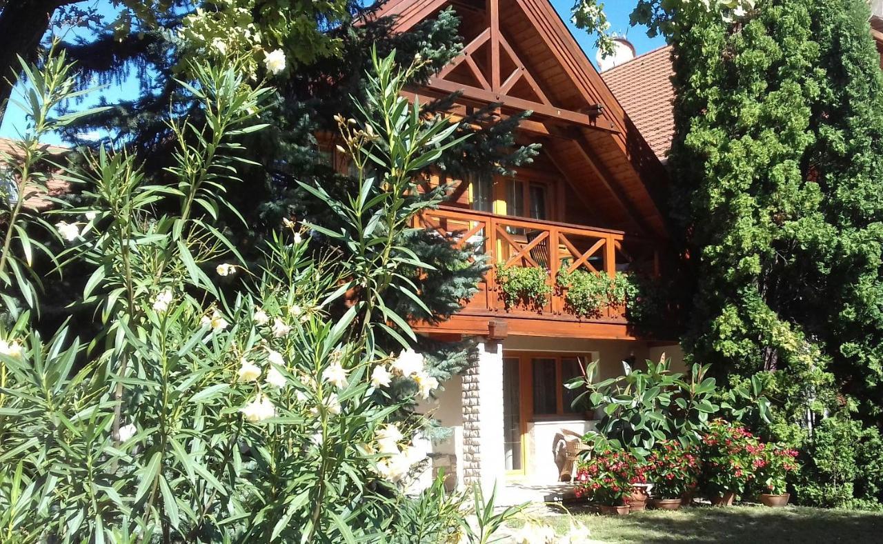 Toelgyes Apartment Hajduszoboszlo Exterior foto